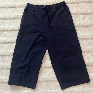 Karen Scott capri pants crop. navy blue pull on comfort drawstring waist size M